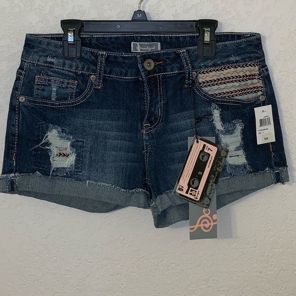 Soundgirl Pants - Denim shorts with Aztec accents